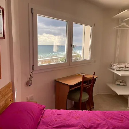 Sea House Iun Q7317 Apartman *