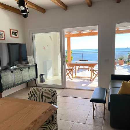 Sea House Iun Q7317 דירה *